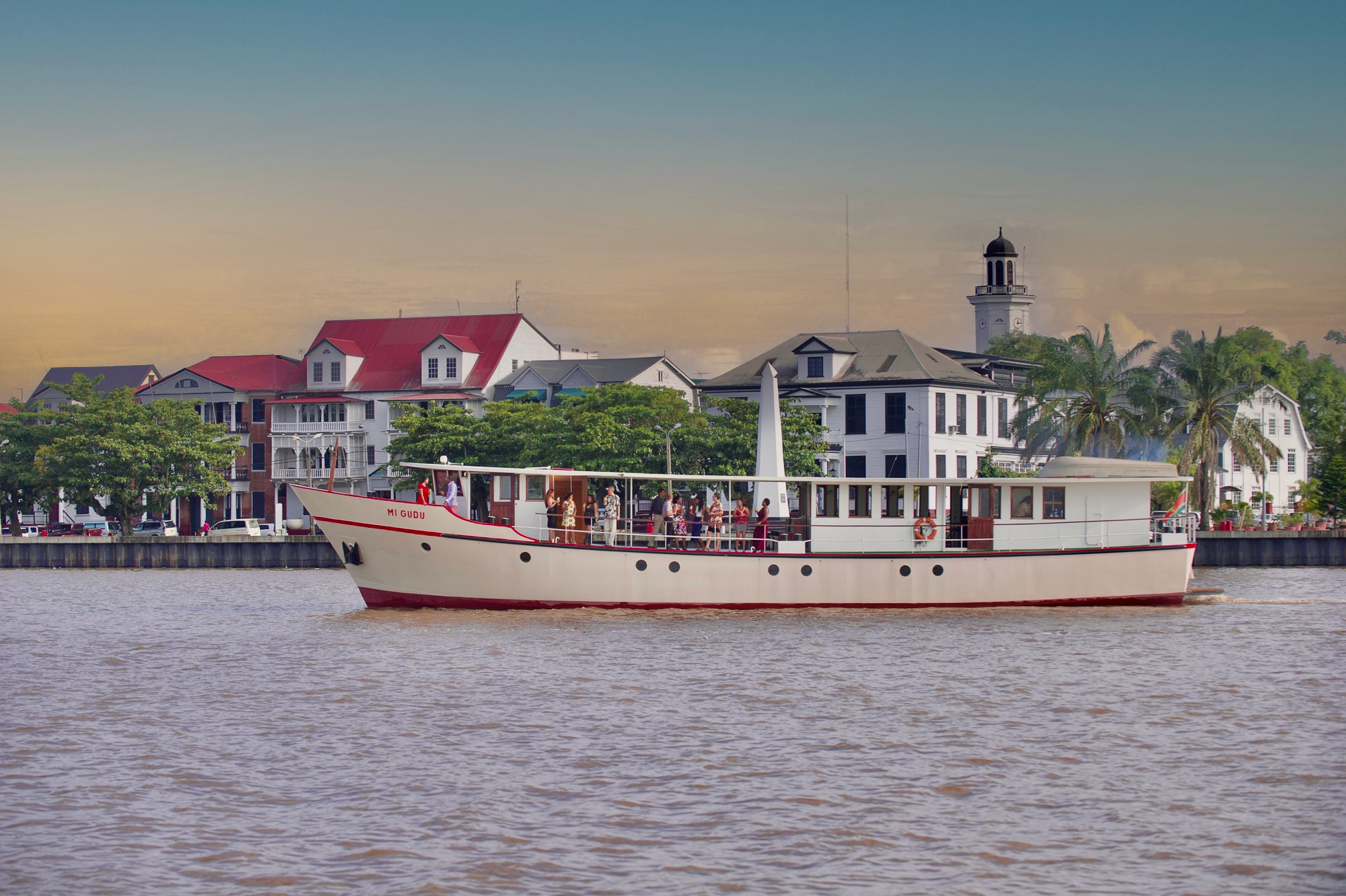 Mi Gudu River cruiser in Suriname