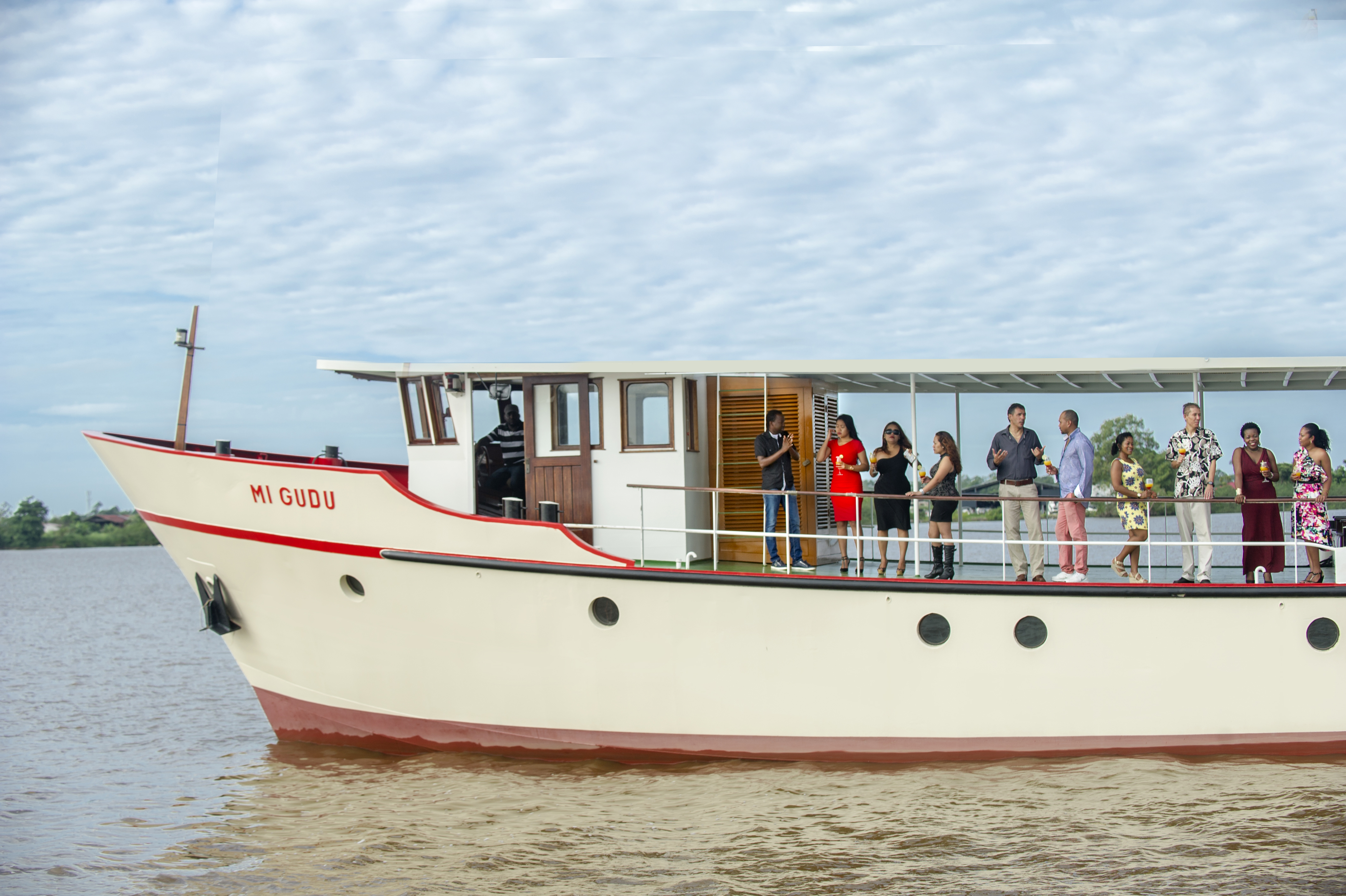 Mi Gudu River cruiser in Suriname